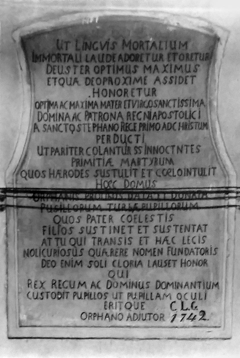 79 LUDVIG DANIELLA A KOLOZSVÁRI ESTERHÁZY-HÁZ ÉS LAKÓI (I.) A kolozsvári Esterházy-ház a Fõteret (Piaþa Unirii) a Petõfi utcával összekötõ Egyetem utca 8.