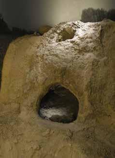166 Magyar őstörténet 5. Sopron, Bánfalvi út. Épen kiemelt kohó a 10. (11.?) századból (Soproni Múzeum) A Kárpát-medence kohászatrégészetének keleti kapcsolatai bizonytalanok.