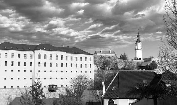 VESZPRÉMI SZEMLE 2021/1 A veszprémi várbörtön történeti áttekintése KERTAI BENDEGÚZ A várbörtön (Fotó: Földesi F.) Témám a veszprémi várbörtön történeti áttekintése, különös tekintettel a XX.