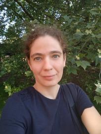 127 Rákóczy Anita Született / Born: 1980, Budapest színháztörténész, dramaturg / theatre historian, dramaturg PhD Samuel Beckett; egyetemi