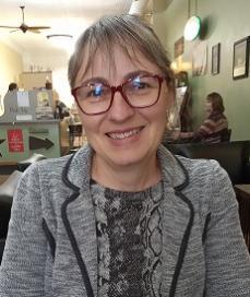 138 Simon Erika Született / Born: 1965, Békéscsaba egyetem / MA köznevelés / public education középiskolai nyelvtanár / Highschool English teacher Szeberényi
