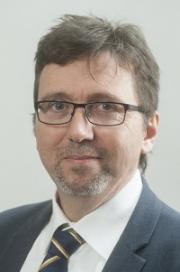 19 Boda Zsolt Született / Born: 1969. január 7., Budapest egyetemi diploma, közgazdász / M.A.