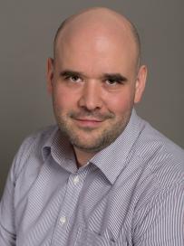 28 Csanád Máté Született / Born: 1980, Budapest fizikus / physicist PhD, habil.