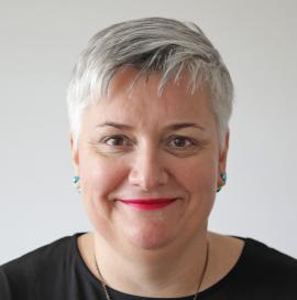 32 Csoma Katalin Született / Born: 1971, Sárvár JATE, matematika-angol nyelv és irodalom szakos tanár / MA in Mathematics and English Literature and