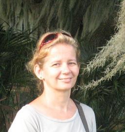 37 Erdei Boglárka Született / Born: 1969, Debrecen biológus / biologist PhD paleontológia (paleobotanika) / paleontology (paleobotany)