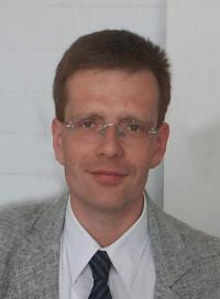 56 Hercegfi Károly Született / Born: 1972, Budapest PhD szoftver-ergonómia / Human-Computer Interaction egyetemi adjunktus, tanszékvezető-helyettes/