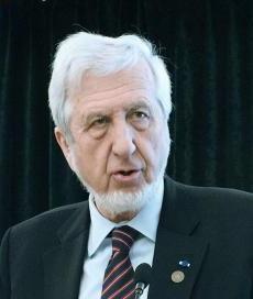 61 Jeszenszky Géza Született / Born: 1941, Budapest ELTE, történelem - angol szak / PH.D in history, Eötvös University tört. kandidátus, egy. magántanár / Dr. habil.