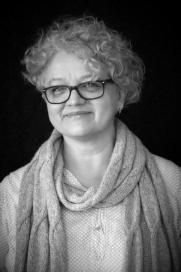 7 Alexovics Ingrid Született / Born: 1967, Pécs angol nyelv és irodalom szakos középiskolai tanár / MA in