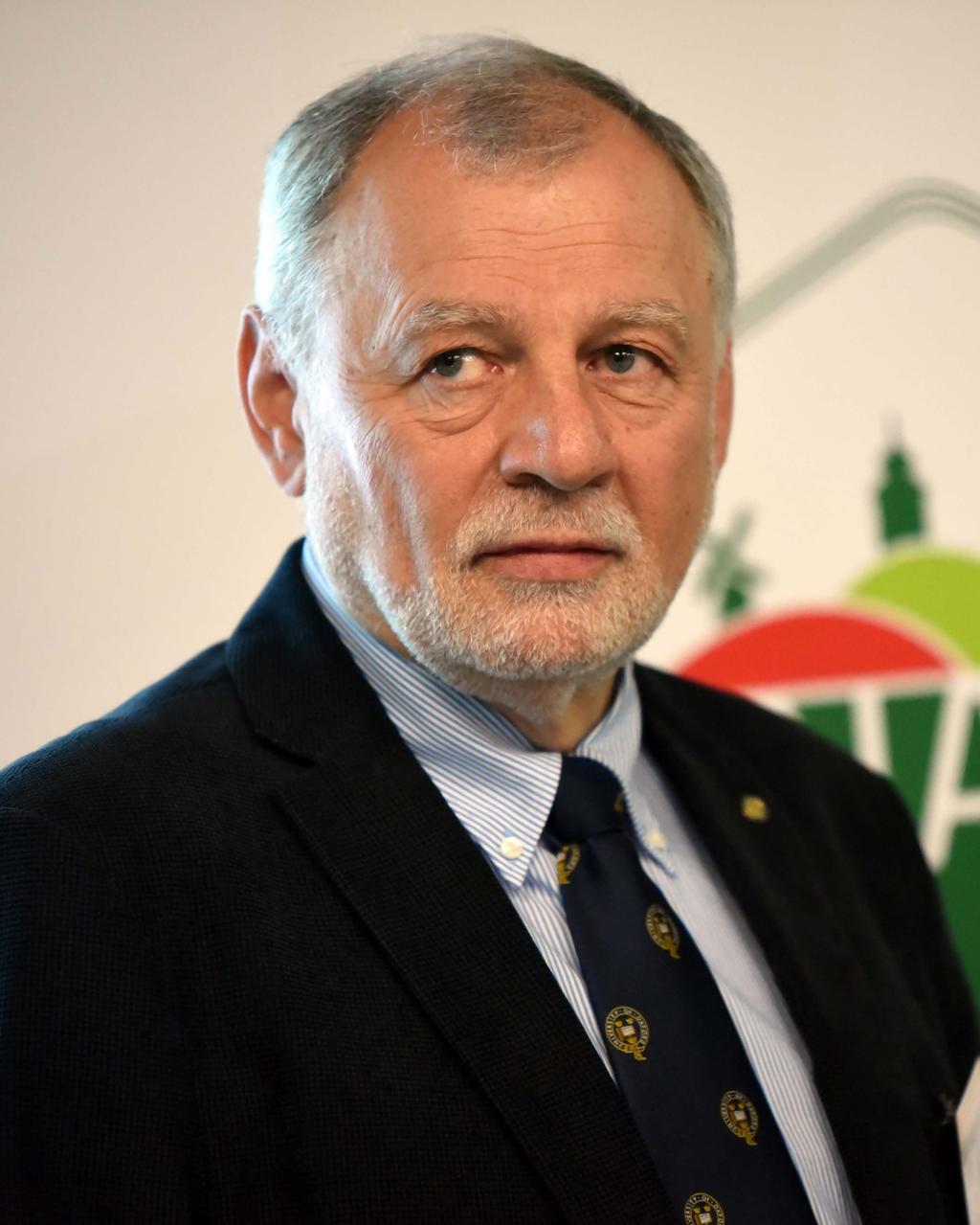 Midőn ezt írtam, tiszta volt az ég. Zöld ág virított a föld ormain.
