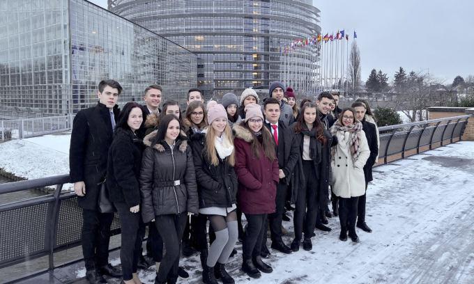 Az Euroscola csodálatos élmény volt. Nem tudom elégszer megköszönni a felkészítő tanáraimnak, hogy bizalmat szavaztak nekünk és elvittek minket.
