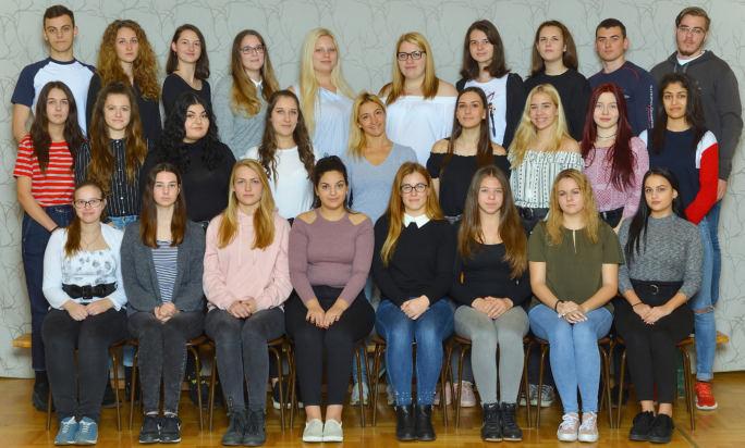 Ha féltem is, a helyemet megálltamszülettem, elvegyültem és kiváltam. József Attila Iskolánk érettségiző tanulói 12.