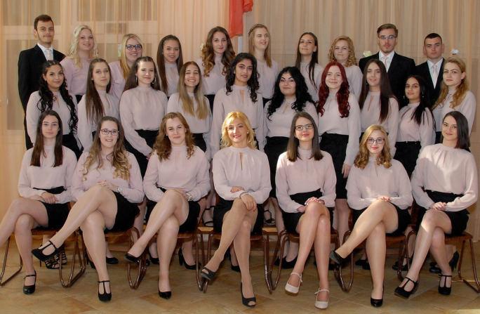 Remélem, jól csináltam, igyekeztem őket a legjobb tudásom szerint mindig a helyes útra terelni, megtanítani arra, hogy kiálljanak magukért és tiszteljenek másokat.