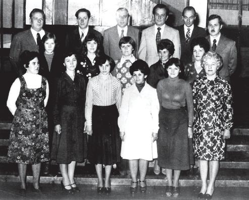 98 Növényorvos képzés Debrecenben Hogyan lettem mikológus? (Rendhagyó életrajz) 99 2. ábra. A Növényvédelmi Tanszék dolgozói, 1978.