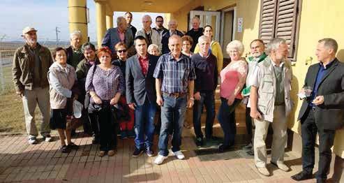 jelmondat mentén próbálták meg a növényorvos-méhész ellentét feloldását valóságos szakmai alapokon. A növényvédőszer gyártó cégek képviselői technológiai fejlesztéseikről számoltak be (59. ábra). 60.