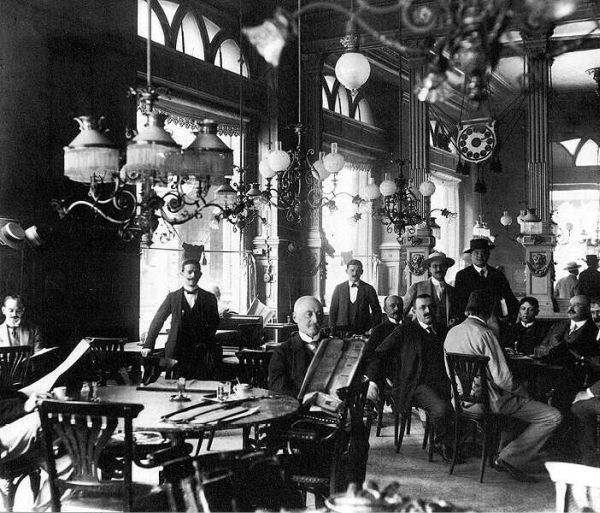 A Centrál Kávéház a 20. század elején (Forrás: egykor.