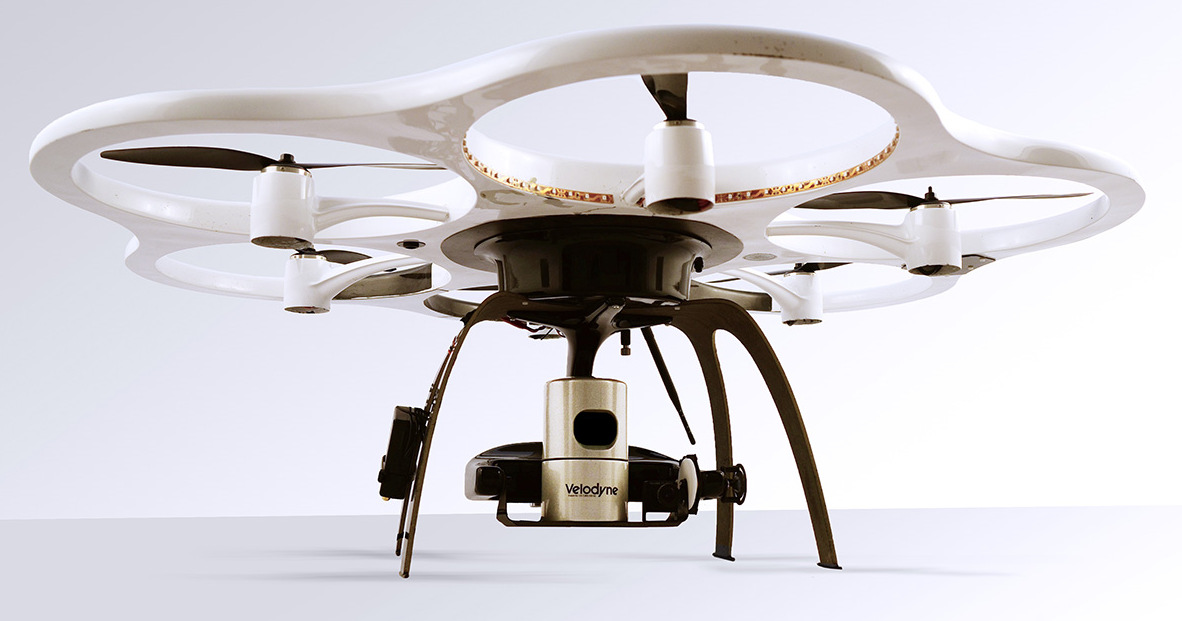 (Szokás az ilyen jellegű eszközökre drónként is hivatkozni, ám a Leica terminológia a drónokat a hadászati felhasználású, pilóta nélküli rendszerekkel azonosítja.