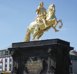 miatt is. De nem csak az építészet egészen elől luxuskarosszériáját. csodálói nyithatják tágra szemüket a Frauenkirche, A Ferdinand Gross jelenleg 23 munkatársával képviselteti magát Drezdában.