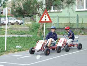 Elindultunk hát birtokunkba venni az utakat, járdákat és a járműveket.