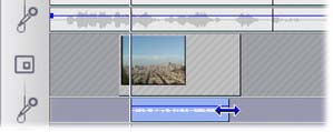 A J-vágásnál és az L-vágásnál a klip hangja röviddel a videó előtt (J), vagy az után (L) lép be.