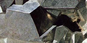 A leggyakoribb szulfid a pirit (a