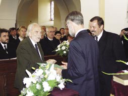 2007. szeptember 16-án délután három órakor az Alma Mater ősi zászlajának behozatalával kezdődött meg a Sárospataki Református Teológiai Akadémia évnyitó istentisztelete a sárospataki református