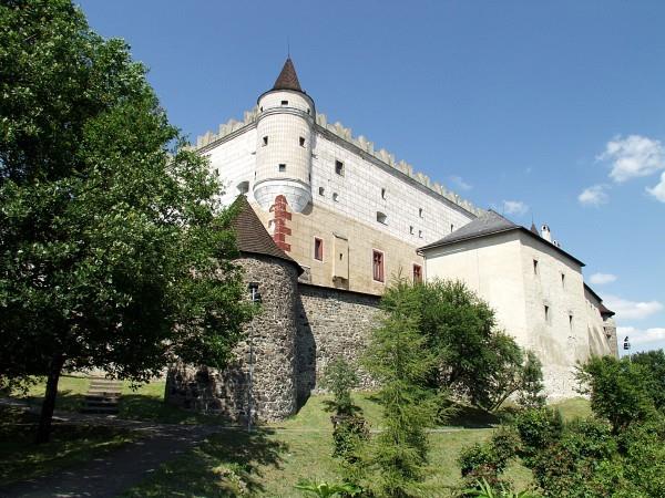 Szlovákiában, hanem Európában is. Méretét tekintve a nála sokkal híresebb szepesi várral (Spišský hrad) vetekedik. Pusztavár első írásos említése 1214-ből származik.