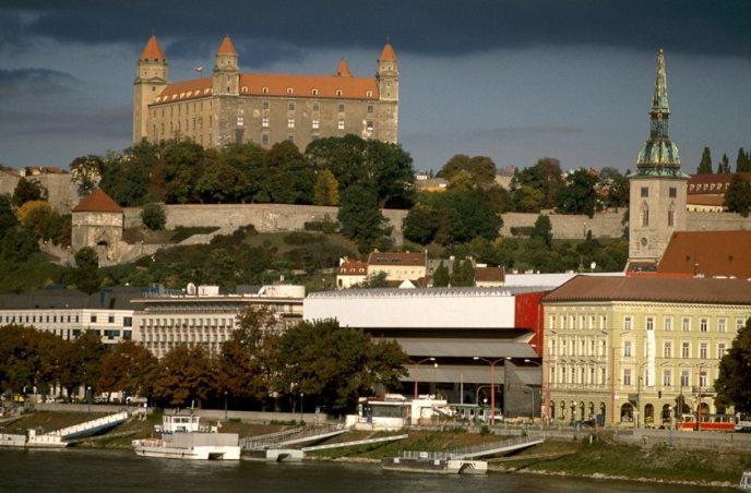 Augusztus 23.vasárnap Brno - Pozsony Miskolc Pozsony belváros (kult) Pozsony (németül Pressburg, hagyományos szlovák elnevezéssel Prešporok, vagy Prešporek, esetenként Wilsonovo mesto.
