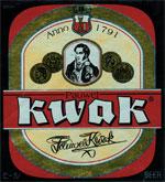 Félbarna sörök Pauwels Kwak 8% flamand félbarna ale Boostels (1791), Buggenhout, Kelet-Flandria Sötét rézszínéhez hatalmas, krémes hab társul.