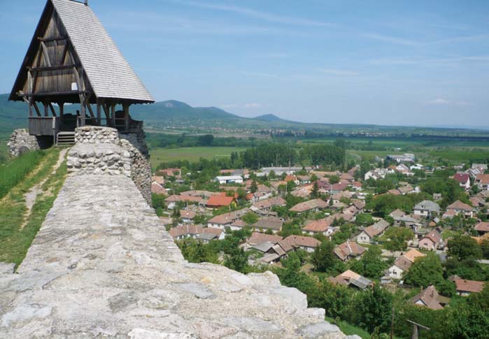 NÓGRÁD Megnevezés Helyszín Leírás Templom(ok) Plébánia Feszület(ek) Vár - infópont Kálvária - Zsidó temetõ Nepomuki szobor Szent-Flórián Háborús emlékmû(vek) Tájház Pincesor