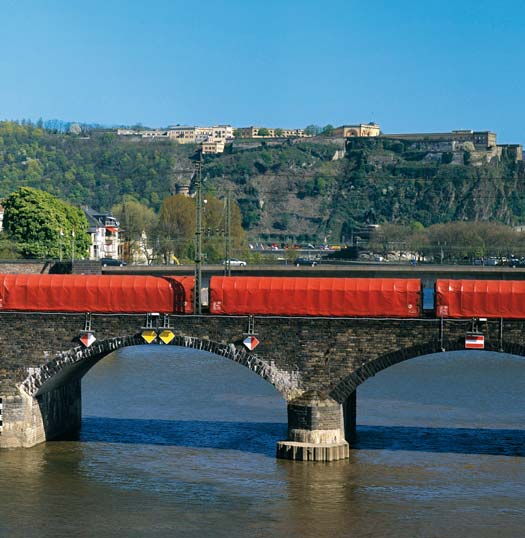 A vezető ezért szívesen növelné a vasút részesedését. Két fő akadály áll ennek útjában.