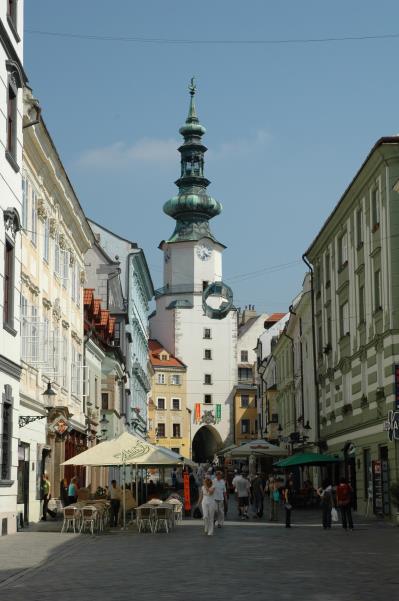 Indulás Balatonfüredről (megfelelő számú jelentkező esetén!) reggel 06:00, Veszprémből 06:30 órakor. Utazás légkondicionált autóbusszal. Útközben rövid technikai pihenővel kb.