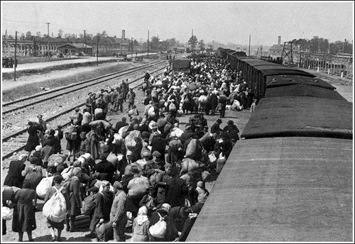 d) 4 pont 10. A feladat az 1989/90-es magyarországi rendszerváltással kapcsolatos.