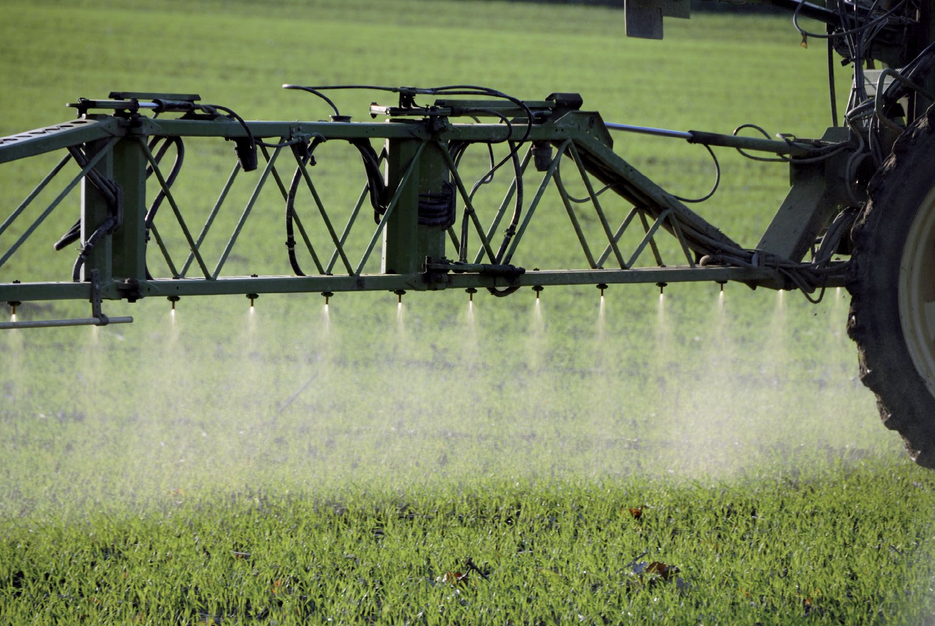 AGROSOL liquid ALKALMAZÁS a tartályt használat előtt alaposan rázza fel az optimális vízmennyiség hektáronként: 200-400 liter a keverőt hagyja bekapcsolva amennyiben a vele együtt kijuttatott szer