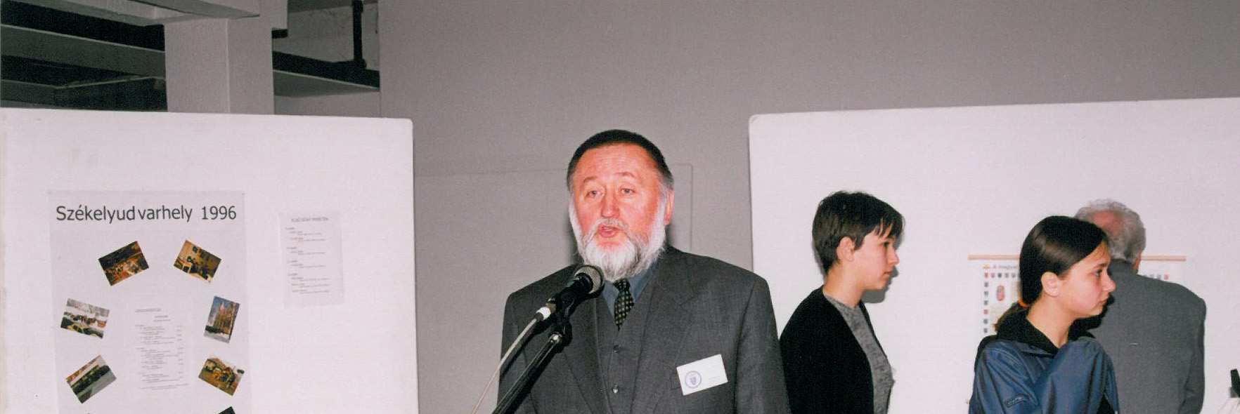 Kiállítás a jubileum tiszteletére Balogh János vagyok, a kaposvári Táncsics Mihály Gimnázium egykori tanulója.