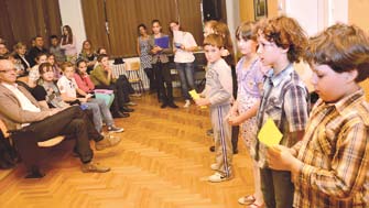 Beszámoltak sikereikről, eredményeikről, néhány kiemelkedően sikeres diákot is bemutattak. Mindezt rövid jelenetekkel és dallal tarkították.