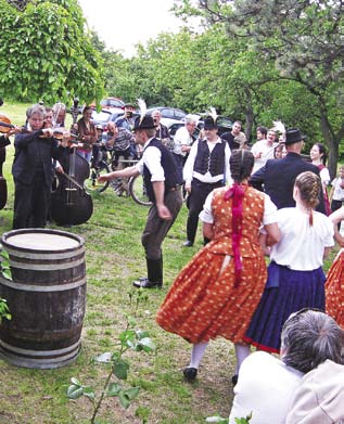 Culture Kulturális élet Pleszkán Frigyes (monori születésű ) dzsessz-zenész.