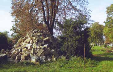 / Fába vés 43./ Kötőszó 45./ Opus... (Egyházi szervezet Madridban) 46./ Vízenyő 48./... tragédiája (Bessenyei György drámája) 50./ A verseny.. halála (Csingiz Ajtmatov műve) FÜGGŐLEGES: 2./ Palya.