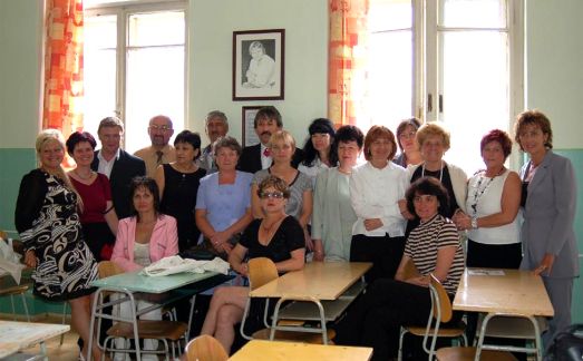 Komáromi Öregdiák 7. Tanterem őrzi Kaszás Attila nevét a gimnáziumban 2008. június 7-én a komáromi Selye Gimnáziumban Kaszás Attilára emlékeztek volt tanárai, diák- és osztálytársai.