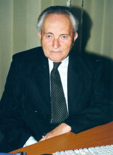 Kádár István 75 éves Bensőséges hangulatú baráti találkozóra jöttek össze volt tanítványok, kollégák, tisztelők, családtagok 2002. december 13-án Székesfehérváron, a Geoinformatikai Főiskolai Karon.