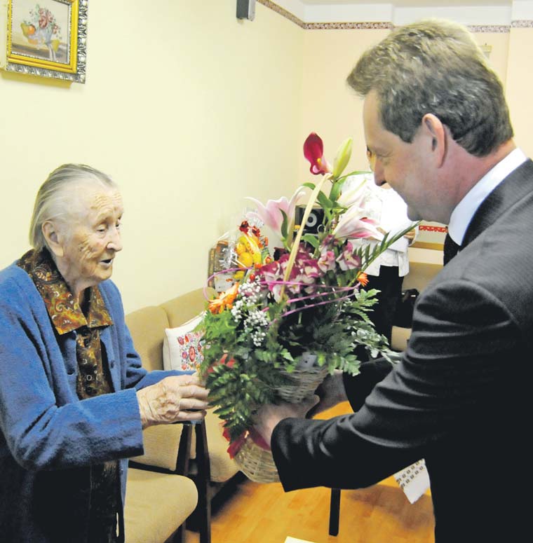 24 Emberi sorsok Száz év magány Mindenre emlékszik, még az első világháborúra is Gódány Veronika néninek csodálatos memóriája van.