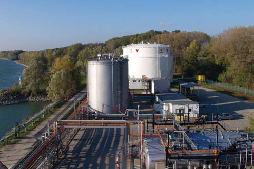 24 The commissioning of the HRP7 plant, which produces highly desulphurised diesel fuel, was another major step towards reducing the company s sulphur dioxide emissions, and consequently reducing