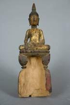 57. Magas trónuson ülő Buddha, földet érintő kéztartással Fa, fekete lakk, aranyfüst