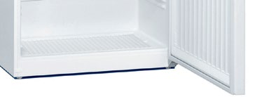 Egy konyhaüzemben mindig világos van, amikor a hűtőket használják. Tehát ha kinyitja a hűtő ajtaját, nem okozhat problémát a keresett áru megtalálása.