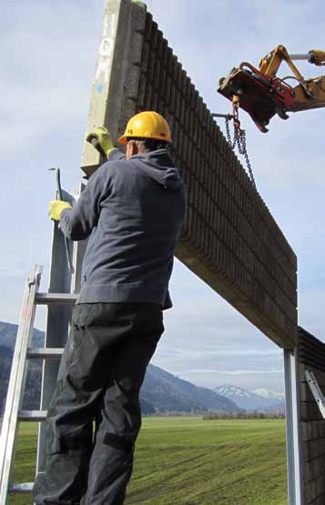 Zajárnyékoló falrendszerek Panelrendszer beépítése, szerelése Az építési helyszínen paneles kivitel esetén a talajviszonyok és a fal méretének, szélterhelésének ismeretében méretezett és kialakított