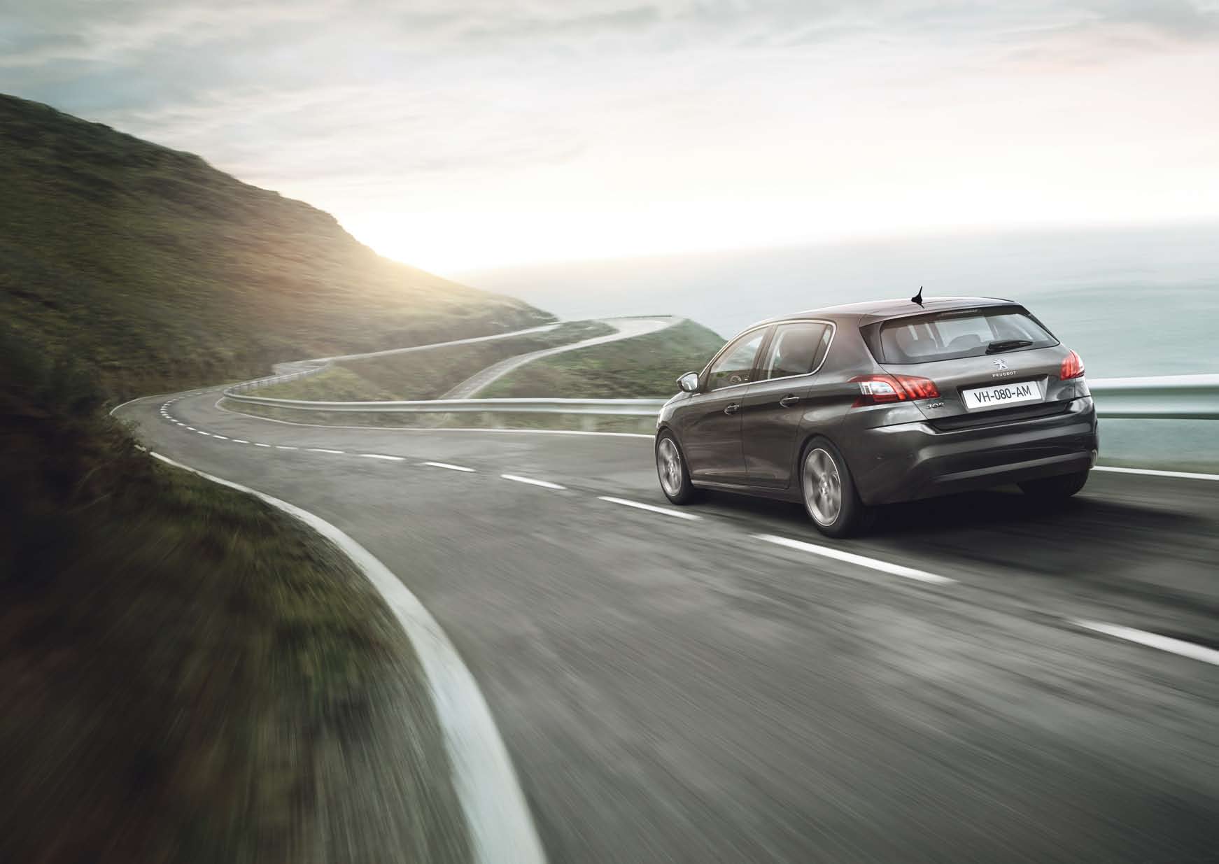 NAGY TELJESÍTMÉNYŰ MOTOROK KORSZERŰ TECHNOLÓGIA Az új Peugeot 308-at a legújabb generációs benzin- és dízelmotorokkal látták el.