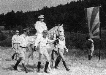 218 minden határon túl lások vagy a japán bokornyírás tudománya messzemenõkig pótolták számukra a valódi képzést.