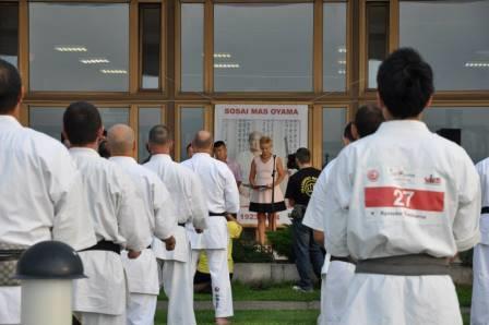 Köszöntőbeszédet mondott és Mas Oyama munkásságát méltatta Kenji Midori a WKO elnöke, Furkó Kálmán a magyarországi Kyokushin karate egyik alapítója és Kálóczi József a magyar Shinkyokushin Karate