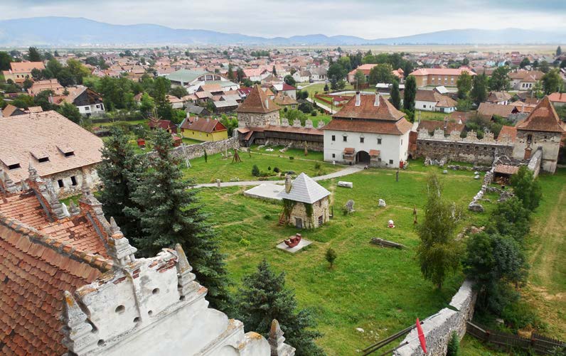 visitgheorgheni.ro templomok körtúrája kiváló napi program lehet. Gyergyószárhegyen a Lázár-kastély az erdélyi reneszánsz kori építészet egyik legbecsesebb emléke.