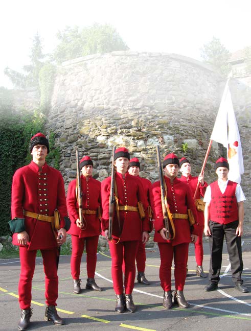 SZÉKELYUDVARHELY ODORHEIU SECUIESC 36 37 Vasszékely-emlékmű / Statuia Vasszékely Városháza / Primărie www.tourinfo.