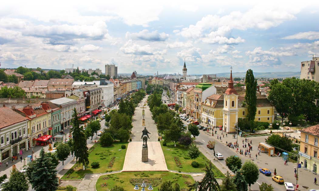 MAROSVÁSÁRHELY TÂRGU MUREȘ 42 43 Kultúrpalota / Palatul Culturii Bányai-ház / Casa Bányai Marosvásárhely Az egykori Novum Forum Siculorum több évszázadon át Székelyföld szellemi központja és fővárosa